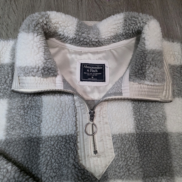 Ambercrombie & Fitch 1/4 Zip Buffalo Plaid Sherpa Pullover Womans Sz Medium - Picture 3 of 5